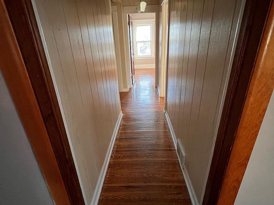 1st image of 402 Hamilton Blvd Floor 1