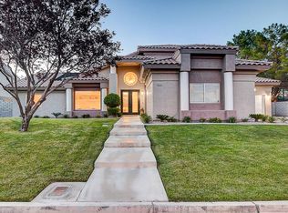 9920 Robin Oaks Dr, Las Vegas, NV 89117