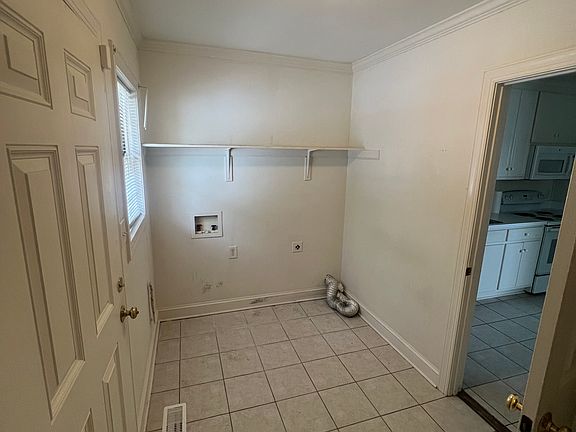 5th image of 700 N Grace St