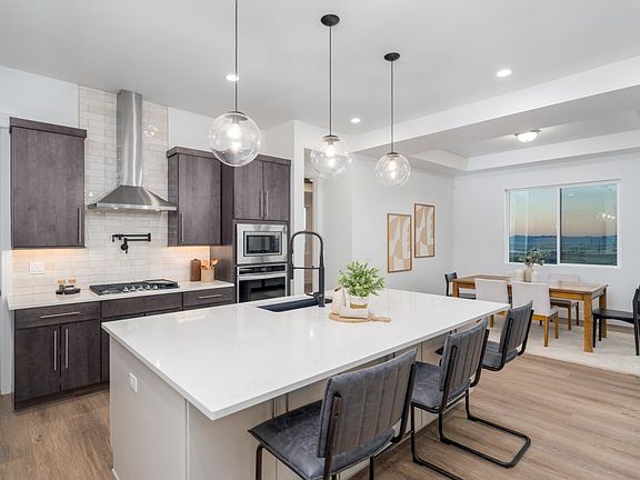 2nd image of 826 S Winter Ln