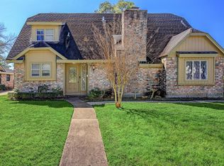 6043 Greenmont Dr, Houston, TX 77092