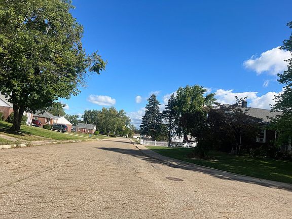 5th image of 151 Rowford Ave SW