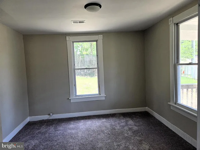 208 68th Pl — Photo 8