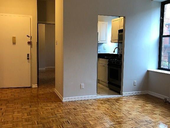 5th image of 201 W 83rd St APT 1B