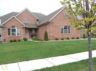 54280 Birchwood Dr, South Lyon, MI 48178