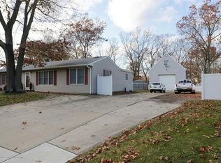 18 Sunset Dr, Howell, NJ 07731