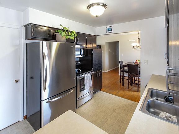 4th image of 2819 Farrington St