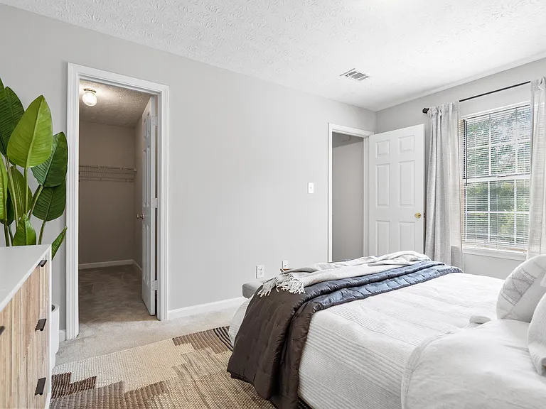 Belmont Crossing Apartment Homes — Photo 33
