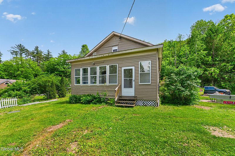 2nd image of 2692 Plank Road