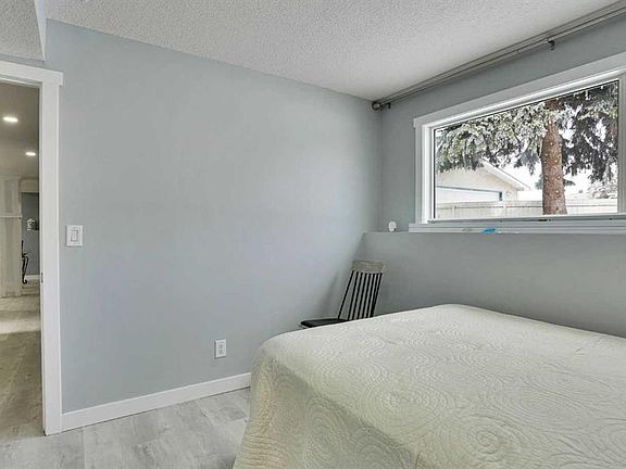 4th image of 5036 SE Marshall Rd NE
