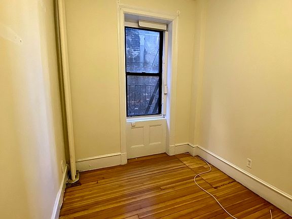 3rd image of 217 E 27th St APT 15