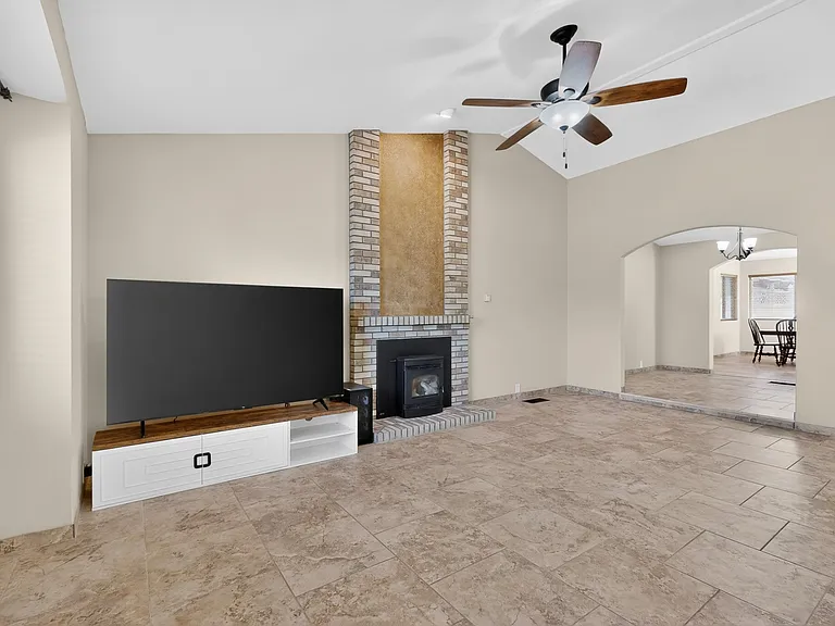 5612 Chelwood Park Blvd NE — Photo 7