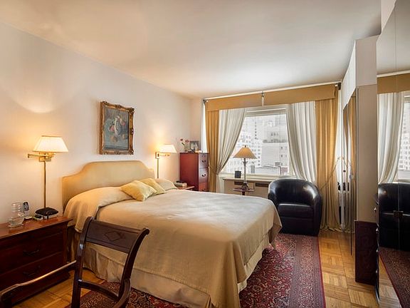 5th image of 166 E 63rd St APT 10J