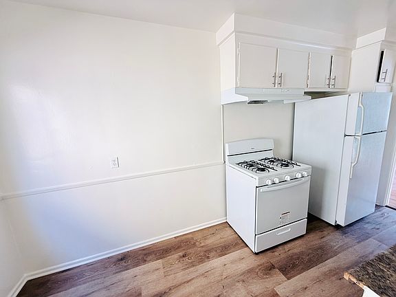 5th image of 8750 Woodman Ave APT 9