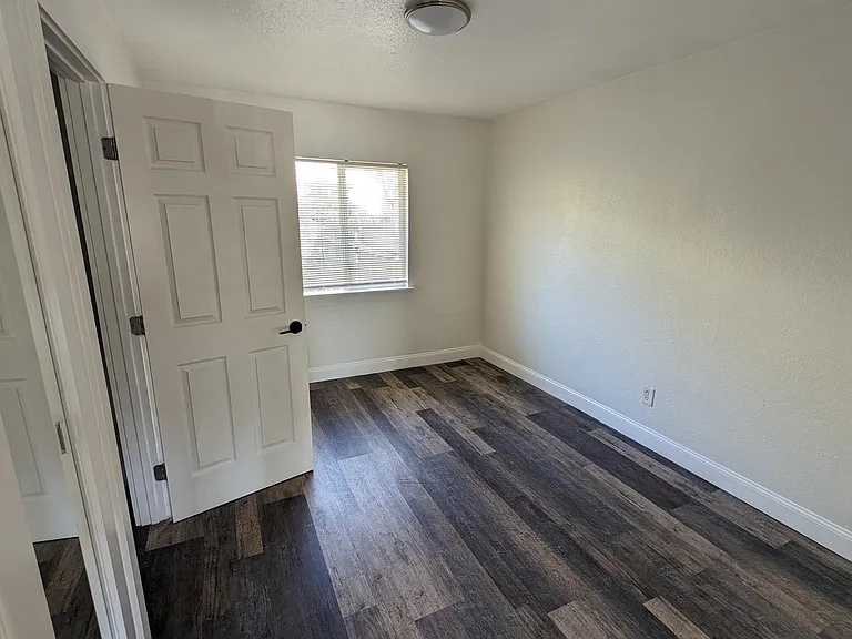 1058 Grand Ave #5 — Photo 4