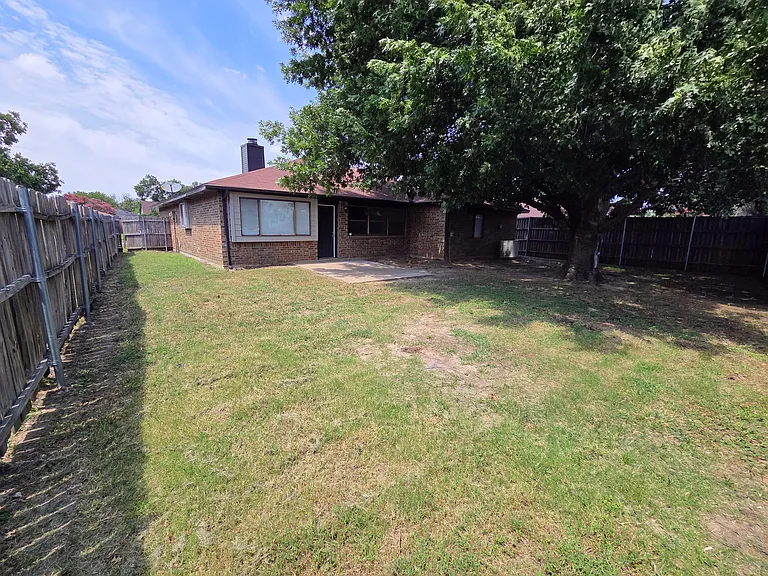 2641 Berkshire Ln — Photo 19