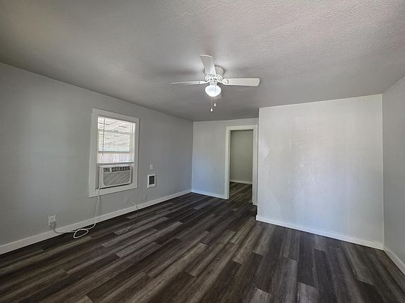 4th image of 1810 E Flora St