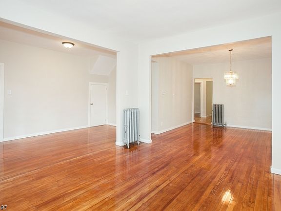 5th image of 147 Claremont Ave