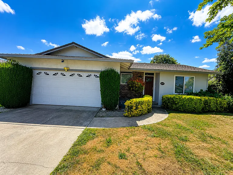 3403 Sutton Loop — Photo 4