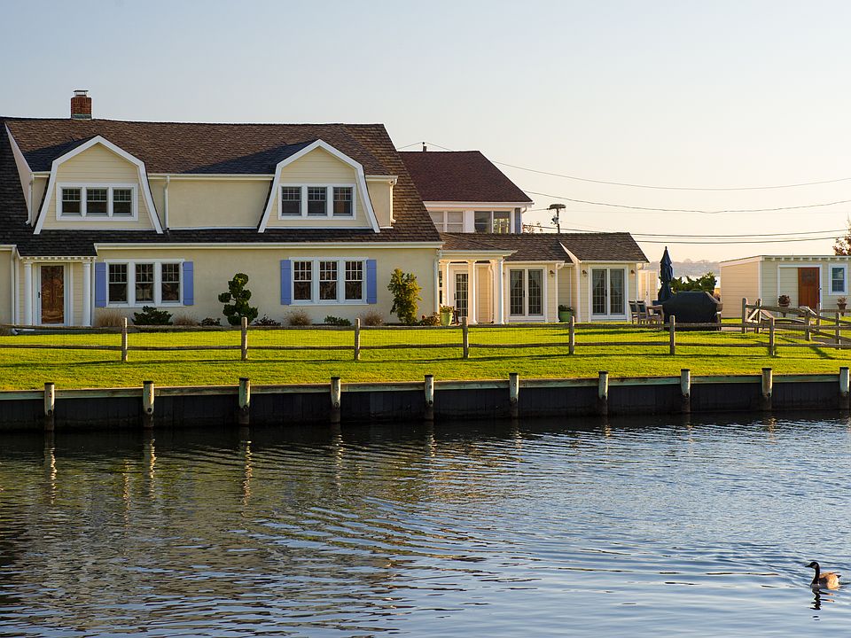 1st image of 13 S Bay Ct
