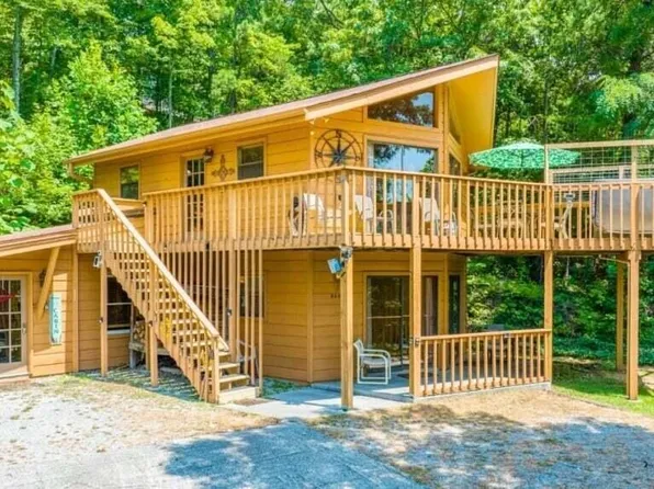 2033 Luzerne Dr, Gatlinburg, TN 37738