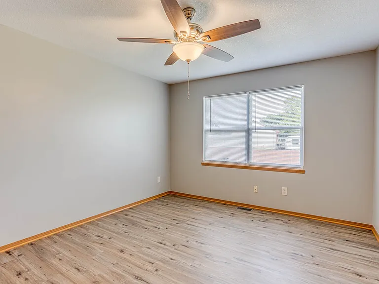1028 E Karla Ct — Photo 14