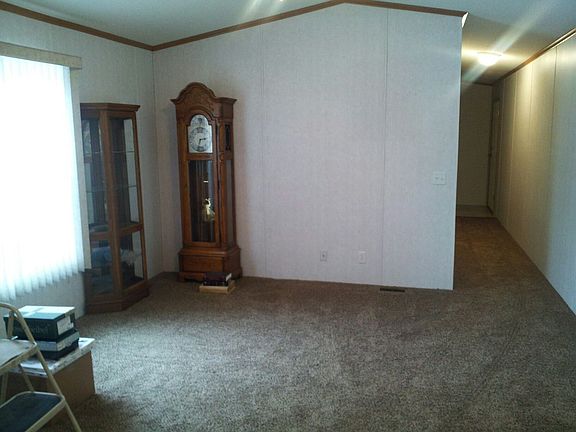 4th image of 102 Strawberry Ct