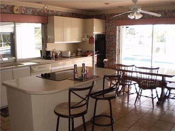 2nd image of 1110 W Cypress Dr