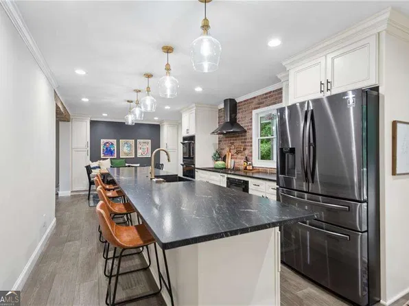 3825 Creekview Dr NE, Marietta, GA 30068