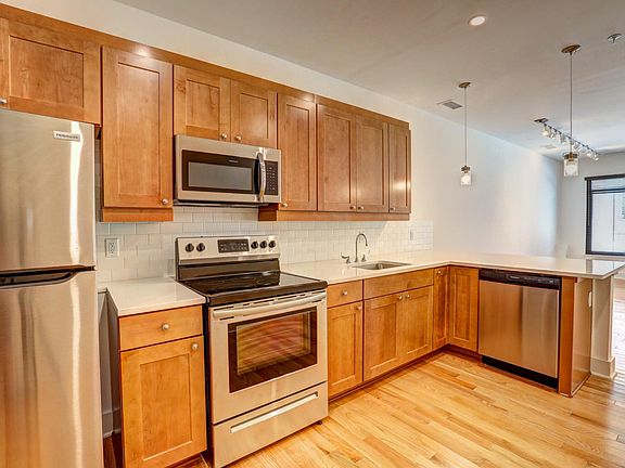 3rd image of 304A E Grace St Unit 301