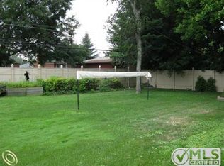 20400 E Eleven Mile Rd, Saint Clair Shores, MI 48081