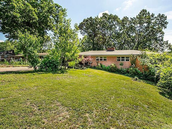 3rd image of 4 Talmage Dr