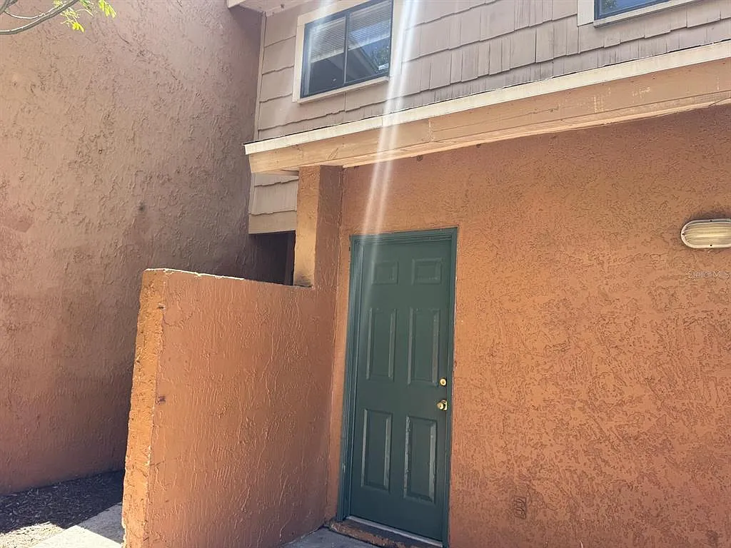 3 bed, 1.5 bath, 1140 sqft, $1,670 — Photo 3