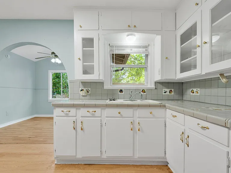 317 Frost St — Photo 10
