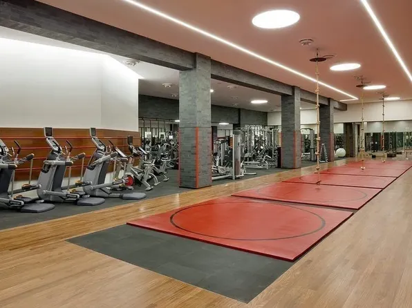 60 Riverside Boulevard image 16 of 27