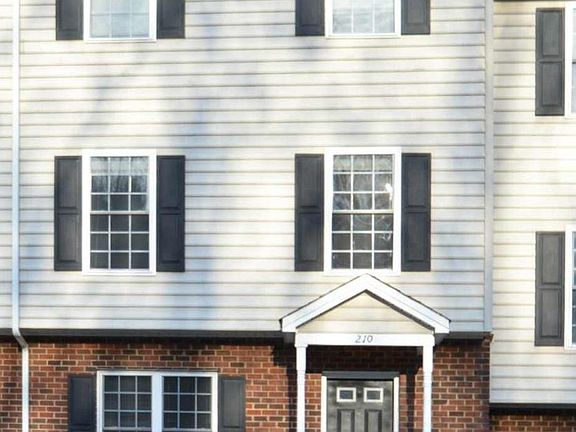 2nd image of 2009 Lakeside Dr Unit 210