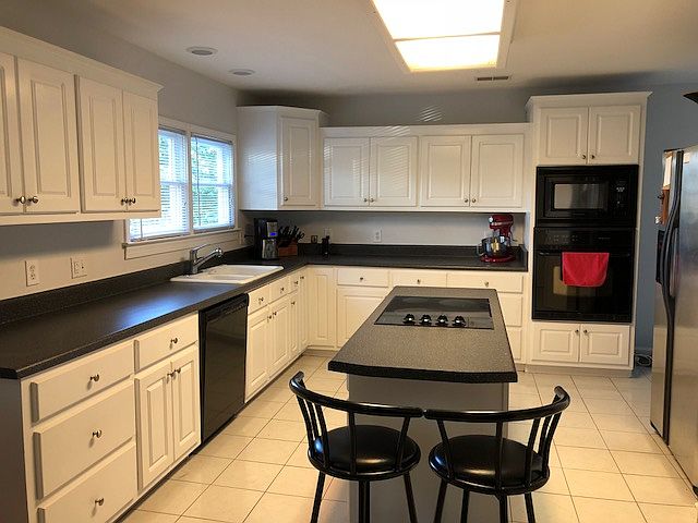 2nd image of 404 W Fernwood Rd