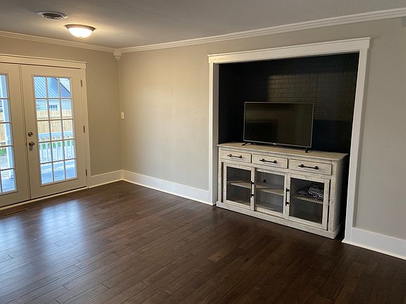 5th image of 3930 Palisades Dr