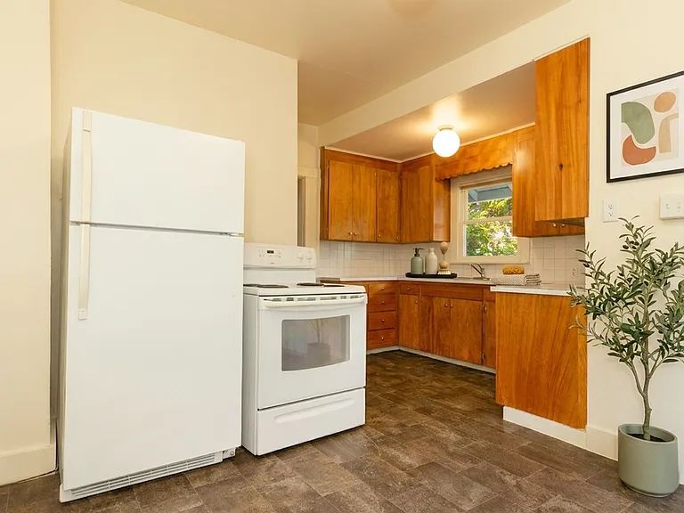 Evanston Apartments - Located on the north side of Fremont — Photo 5