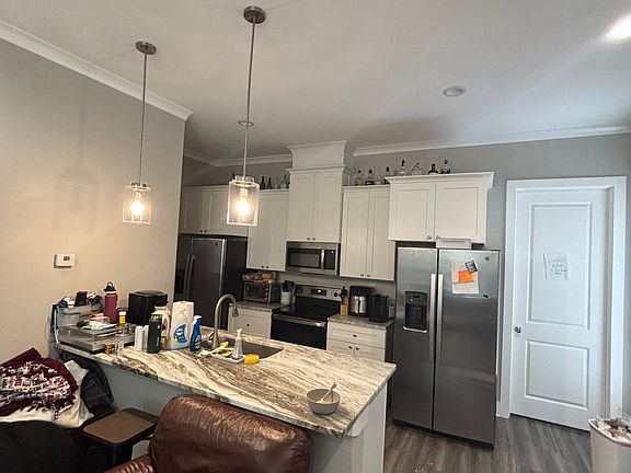 4th image of 407 Ash St
