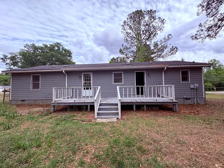 328 Longwood Dr — Photo 8