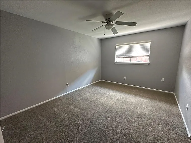 2112 Memorial Pkwy — Photo 17