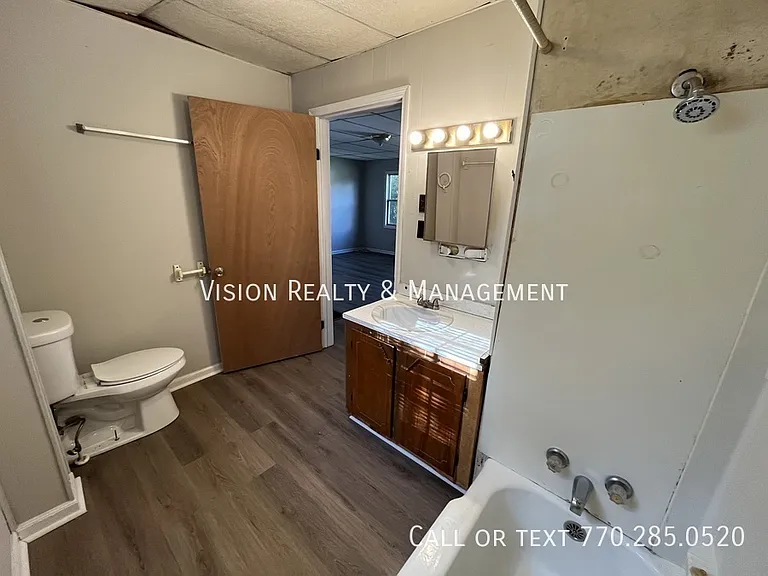 802 Williams St — Photo 18