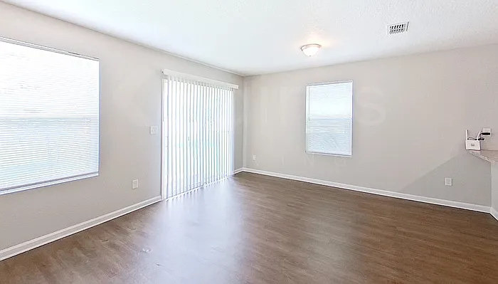 1303 Mull St — Photo 8