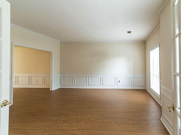 3rd image of 4284 Bucknell Dr