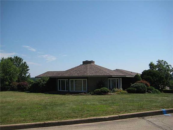 3rd image of 16 Waverly Dr