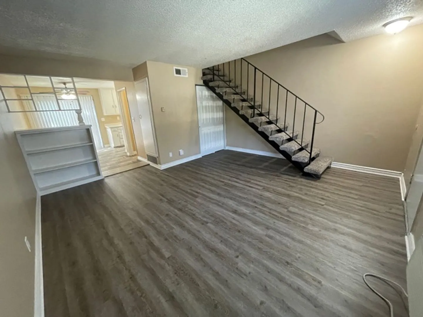Silverwood Apartments (587) — Photo 3