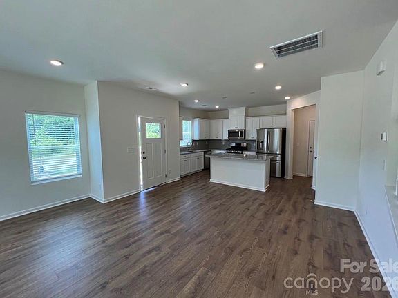5th image of 2741 Aubrey St