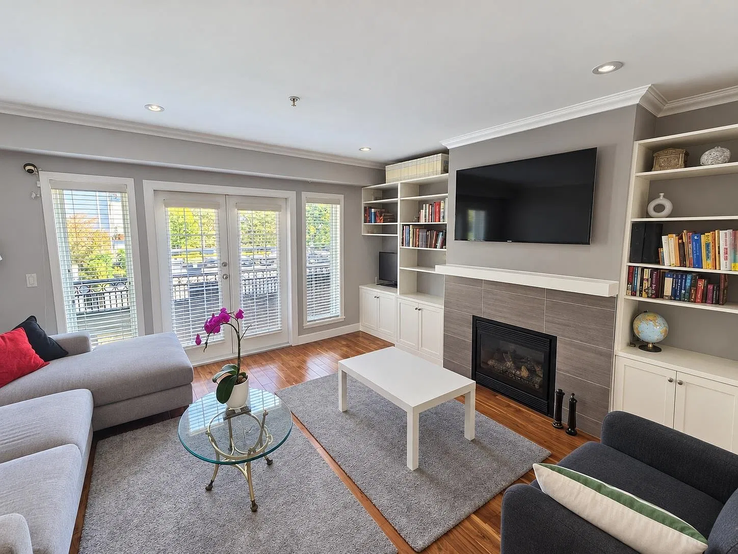2 bed, 1192 sqft, $5,900 — Photo 1