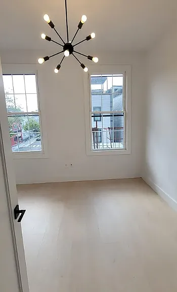 283 Webster Ave #2L — Photo 4
